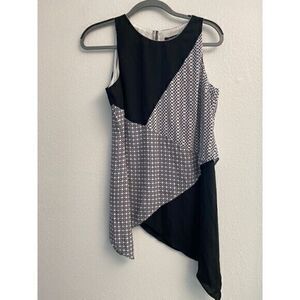 White House Black Market Women Small Shark Bite Black & White Geometric Blouse‎